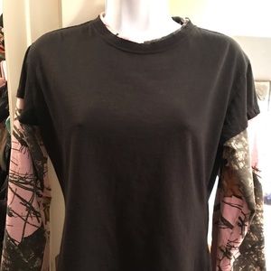 Long Sleeve T-short with pink camp accents